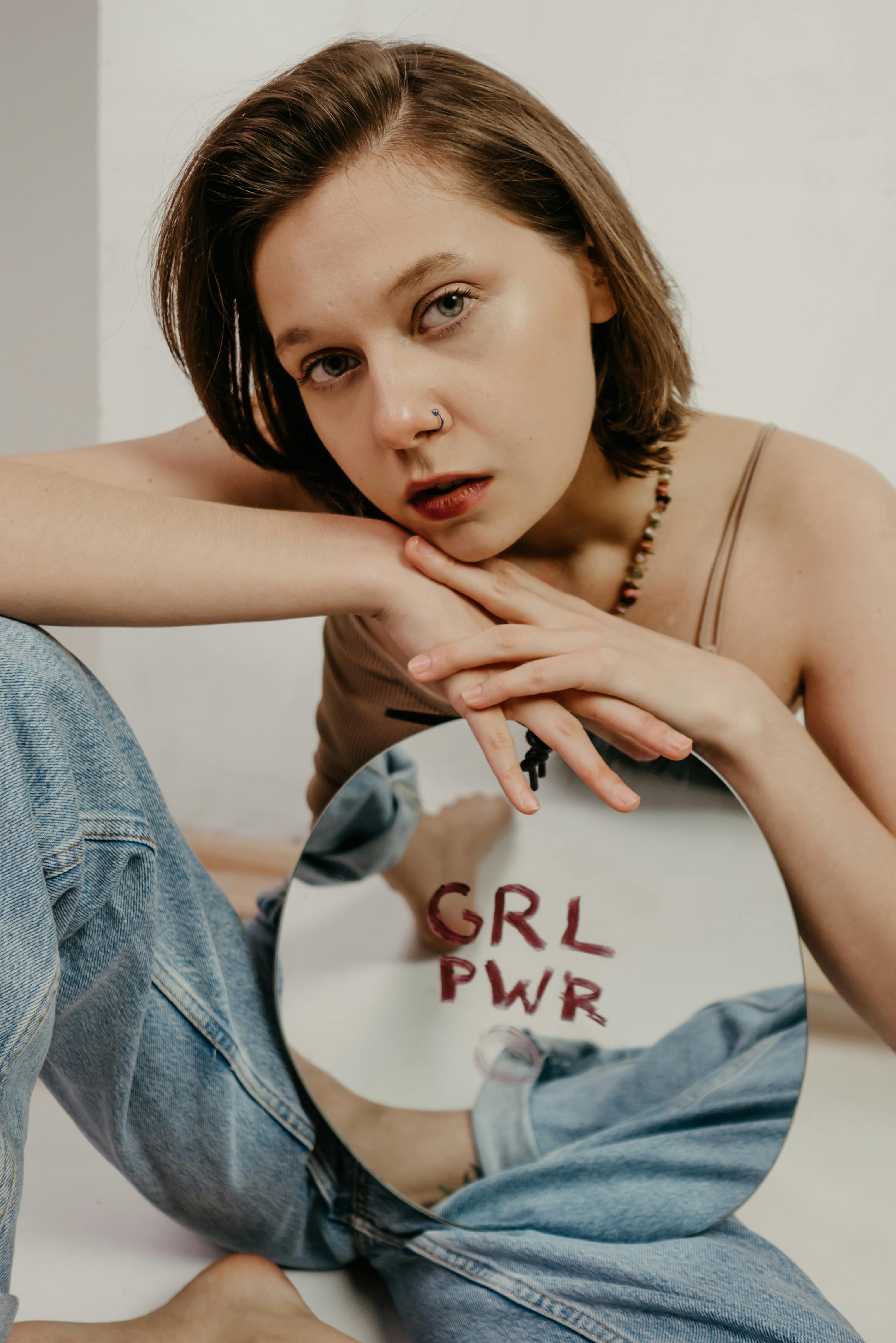 动漫《月影邮差》海报